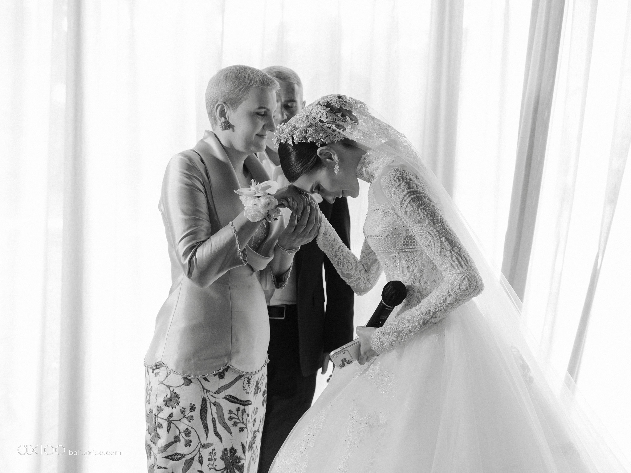 Axioo: Beyond The Spotlight